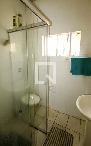 Casa à venda com 202m², 2 quartos e 2 vagasBanheiro 1