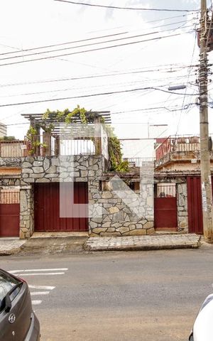 Casa à venda com 202m², 2 quartos e 2 vagasFachada