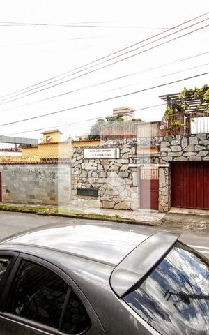 Casa à venda com 202m², 2 quartos e 2 vagasFachada