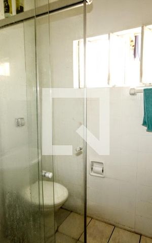 Casa à venda com 202m², 2 quartos e 2 vagasBanheiro 1