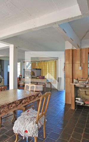 Casa à venda com 594m², 5 quartos e 8 vagasCozinha da casa 1