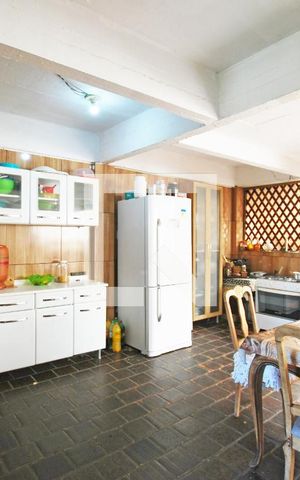 Casa à venda com 594m², 5 quartos e 8 vagasCozinha da casa 1
