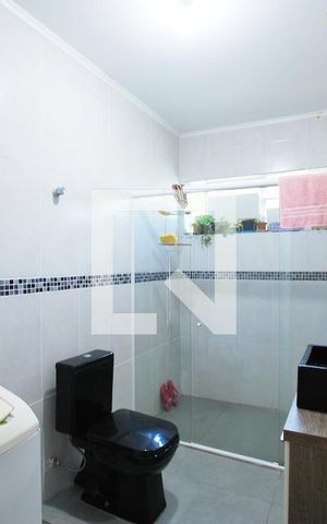 Casa à venda com 594m², 5 quartos e 8 vagasBanheiro da casa 2