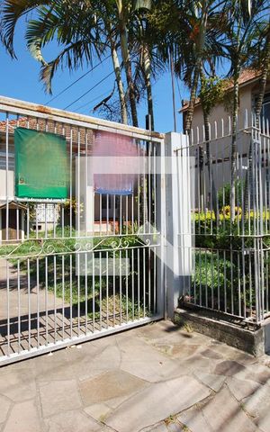Casa à venda com 594m², 5 quartos e 8 vagasFachada