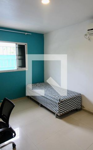 Casa à venda com 340m², 4 quartos e 3 vagas Casa à venda com 340m², 4 quartos e 3 vagasQuarto