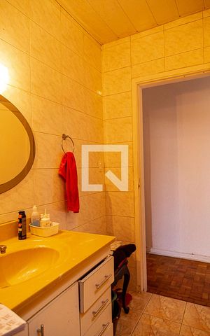 Casa à venda com 66m², 2 quartos e 1 vaga Casa à venda com 66m², 2 quartos e 1 vagaBanheiro