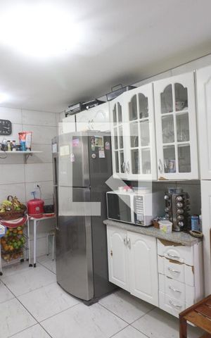 Casa à venda com 220m², 5 quartos e 3 vagasCozinha 