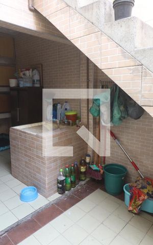 Casa à venda com 220m², 5 quartos e 3 vagasÁrea de Serviço