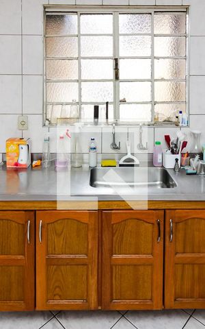 Casa à venda com 252m², 4 quartos e 3 vagas Casa à venda com 252m², 4 quartos e 3 vagasCozinha
