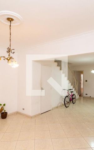 Casa à venda com 116m², 3 quartos e 2 vagas Casa à venda com 116m², 3 quartos e 2 vagasSala