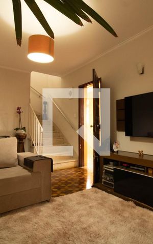 Casa à venda com 120m², 3 quartos e 2 vagas Casa à venda com 120m², 3 quartos e 2 vagasSala