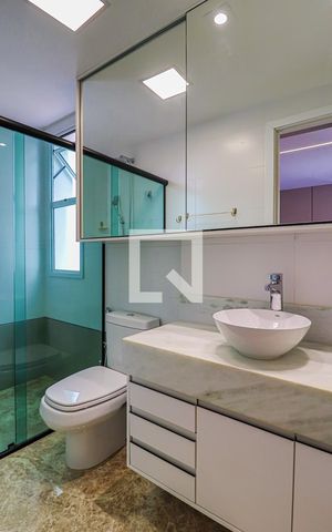 Apartamento à venda com 71m², 2 quartos e 2 vagasBanheiro da Suíte 1