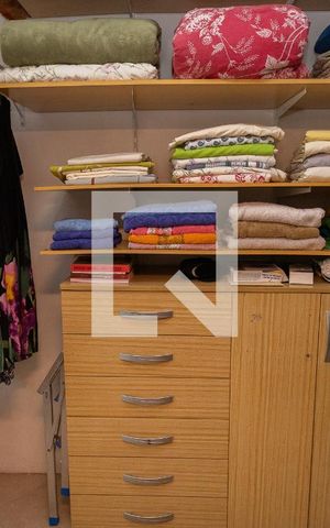 Casa à venda com 360m², 3 quartos e 4 vagas Casa à venda com 360m², 3 quartos e 4 vagasCloset - Suíte 3