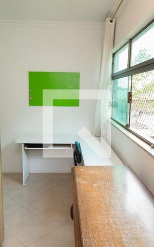Casa à venda com 360m², 3 quartos e 4 vagas Casa à venda com 360m², 3 quartos e 4 vagasEscritório