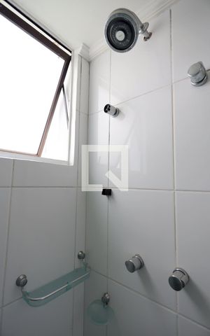 Apartamento para alugar com 65m², 2 quartos e 1 vagaSuíte - banheiro - detalhes