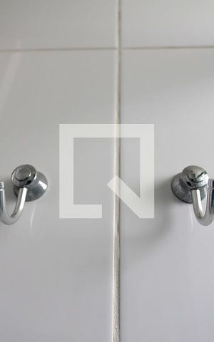 Apartamento para alugar com 65m², 2 quartos e 1 vagaSuíte - banheiro - detalhes