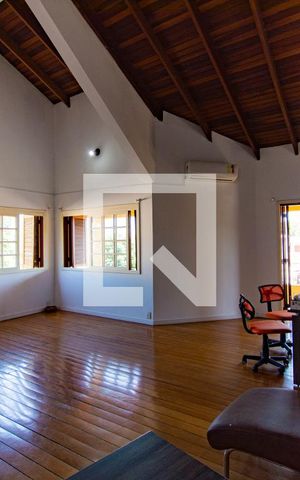 Casa à venda com 200m², 2 quartos e sem vaga Casa à venda com 200m², 2 quartos e sem vagaSala
