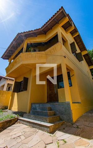 Casa à venda com 200m², 2 quartos e sem vaga Casa à venda com 200m², 2 quartos e sem vagaFachada