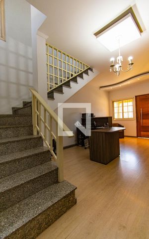 Casa à venda com 200m², 2 quartos e sem vaga Casa à venda com 200m², 2 quartos e sem vagaSala