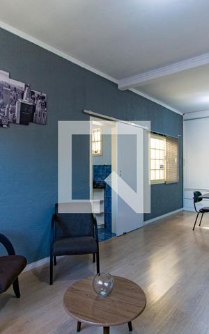 Casa à venda com 200m², 2 quartos e sem vaga Casa à venda com 200m², 2 quartos e sem vagaQuarto