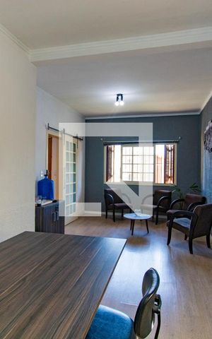 Casa à venda com 200m², 2 quartos e sem vaga Casa à venda com 200m², 2 quartos e sem vagaQuarto