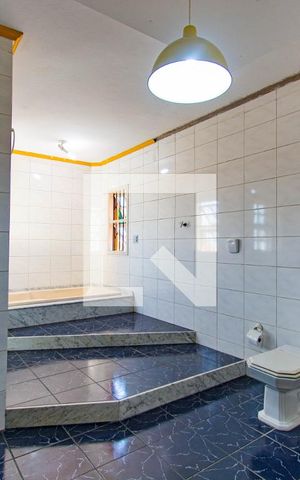 Casa à venda com 200m², 2 quartos e sem vaga Casa à venda com 200m², 2 quartos e sem vagaBanheiro