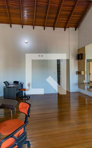 Casa à venda com 200m², 2 quartos e sem vaga Casa à venda com 200m², 2 quartos e sem vagaSala
