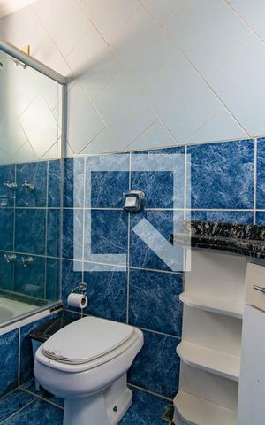 Casa à venda com 200m², 2 quartos e sem vaga Casa à venda com 200m², 2 quartos e sem vagaBanheiro