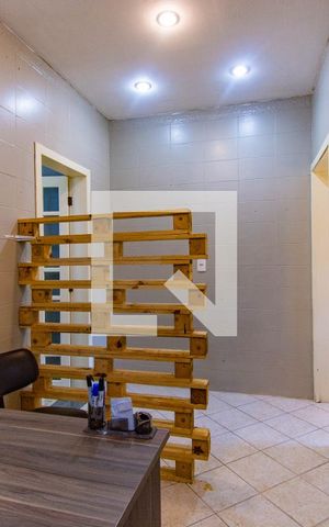 Casa à venda com 200m², 2 quartos e sem vaga Casa à venda com 200m², 2 quartos e sem vagaSala