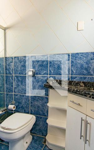 Casa à venda com 200m², 2 quartos e sem vaga Casa à venda com 200m², 2 quartos e sem vagaBanheiro