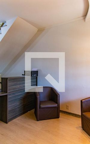 Casa à venda com 200m², 2 quartos e sem vaga Casa à venda com 200m², 2 quartos e sem vagaSala