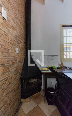 Casa à venda com 200m², 2 quartos e sem vaga Casa à venda com 200m², 2 quartos e sem vagaQuarto