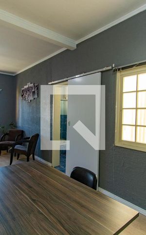 Casa à venda com 200m², 2 quartos e sem vaga Casa à venda com 200m², 2 quartos e sem vagaQuarto