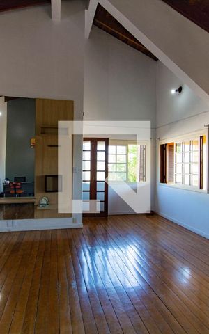 Casa à venda com 200m², 2 quartos e sem vaga Casa à venda com 200m², 2 quartos e sem vagaSala