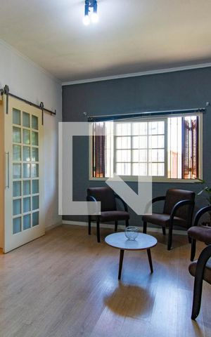 Casa à venda com 200m², 2 quartos e sem vaga Casa à venda com 200m², 2 quartos e sem vagaQuarto