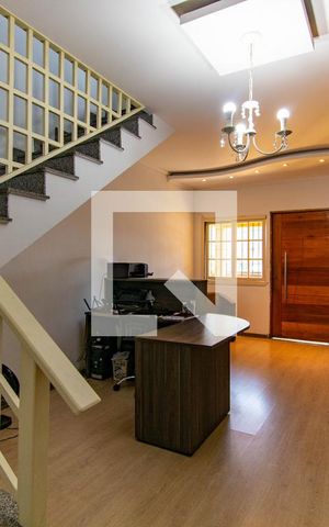 Casa à venda com 200m², 2 quartos e sem vaga Casa à venda com 200m², 2 quartos e sem vagaSala