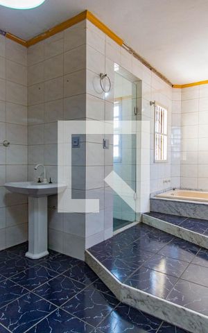 Casa à venda com 200m², 2 quartos e sem vaga Casa à venda com 200m², 2 quartos e sem vagaBanheiro