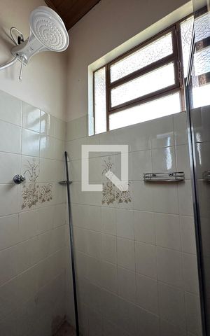 Casa à venda com 140m², 3 quartos e 2 vagasBanheiro - Chuveiro