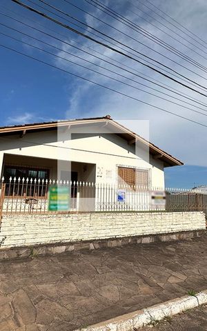 Casa à venda com 140m², 3 quartos e 2 vagasFachada