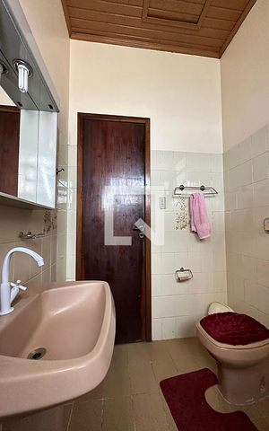 Casa à venda com 140m², 3 quartos e 2 vagasBanheiro