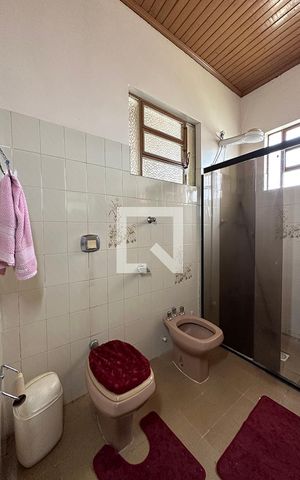 Casa à venda com 140m², 3 quartos e 2 vagasBanheiro