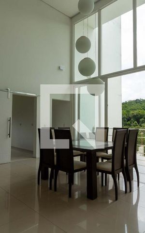 Casa de condomínio para alugar com 620m², 5 quartos e 6 vagas Casa de condomínio para alugar com 620m², 5 quartos e 6 vagasSala