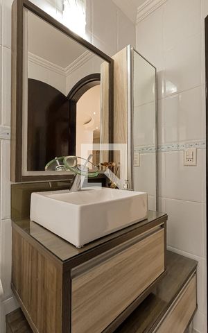 Apartamento à venda com 61m², 2 quartos e 1 vaga Apartamento à venda com 61m², 2 quartos e 1 vagaBanheiro