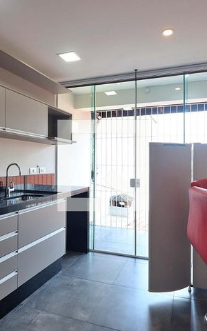 Casa à venda com 289m², 4 quartos e 4 vagasCozinha 2