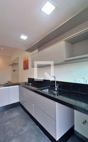 Casa à venda com 289m², 4 quartos e 4 vagasCozinha 2