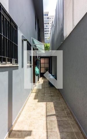 Casa à venda com 340m², 4 quartos e 4 vagasCorredor lateral