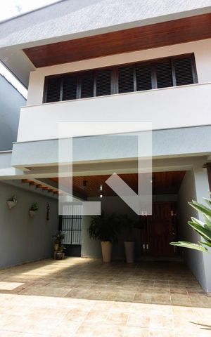 Casa à venda com 340m², 4 quartos e 4 vagasGaragem