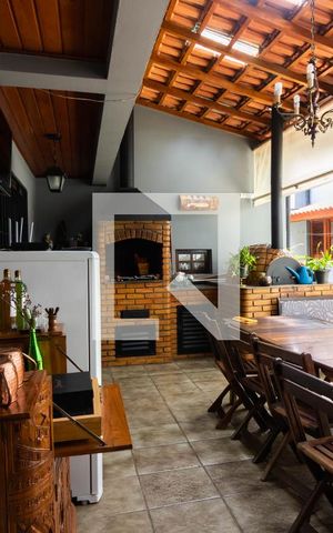 Casa à venda com 340m², 4 quartos e 4 vagasChurrasqueira