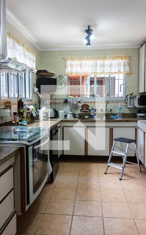 Casa à venda com 340m², 4 quartos e 4 vagasCozinha 