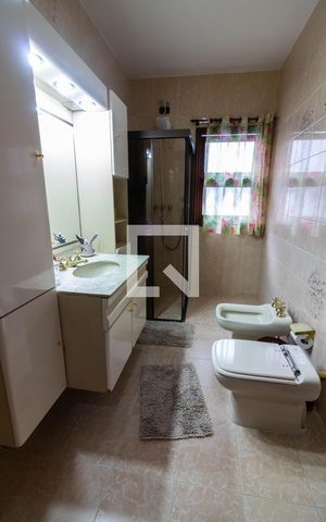Casa à venda com 340m², 4 quartos e 4 vagasSuíte 2, Banheiro 